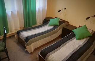 Хостелы Hostel Zamość Замосць Двухместный номер с 1 кроватью или 2 отдельными кроватями, общая ванная комната-2